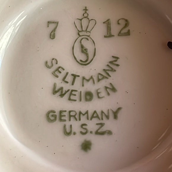 BEAUTIFUL ANTIQUE SELTMANN  3 PIECE  TEACUP AND SAUCER